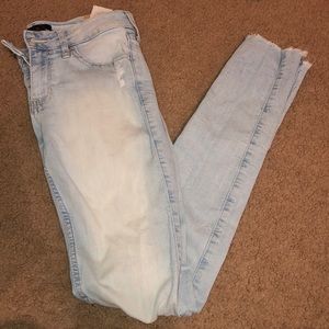 HOLLISTER SUPER SKINNY JEANS